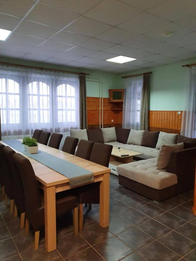 Hotel To Uti Vendeghaz Mezotur Exteriér fotografie